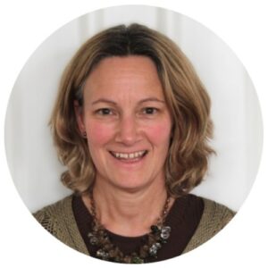 Kalender 2 Porträttbild på gruppledare Linda.